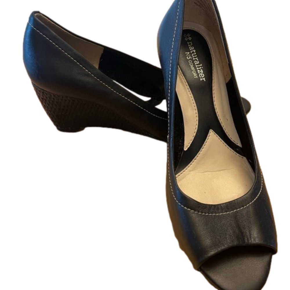 Naturalizer leather peep toe wedge heel shoes 8.5w